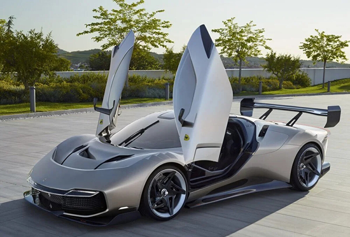 Ekim ayına kadar Ferrari müzesinde sergilenecek olan bu özel model ilk kez bu hafta düzenlenecek Goodwood Hız Festivali’nde görücüye çıkacak.<br><br>