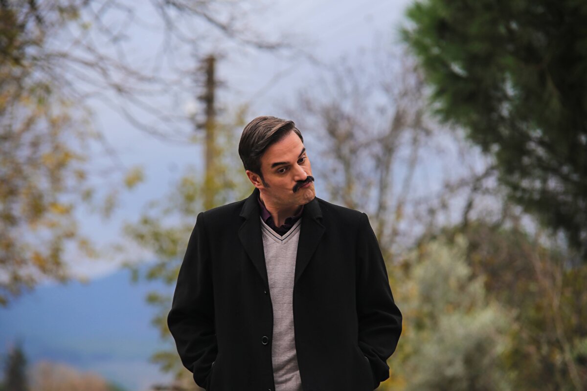 Ufuk Özkan, “Geniş Aile” dizisinde Cevahir Kirişçi karakterini canlandırarak herkesin aklında yer edindi. Ünlü oyuncu geçen yıl karaciğer yağlanması yüzünden 17 kilo birden zayıfladı.