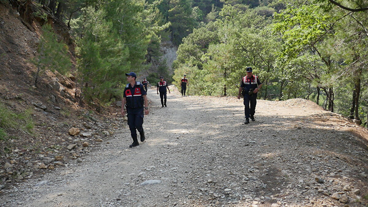 Orman yangınlarının çoğu insan kaynaklı nedenlerden kaynaklanıyor. Bu nedenle, toplumda yangın güvenliği konusunda farkındalığın artırılması da önem taşıyor.<br><br>