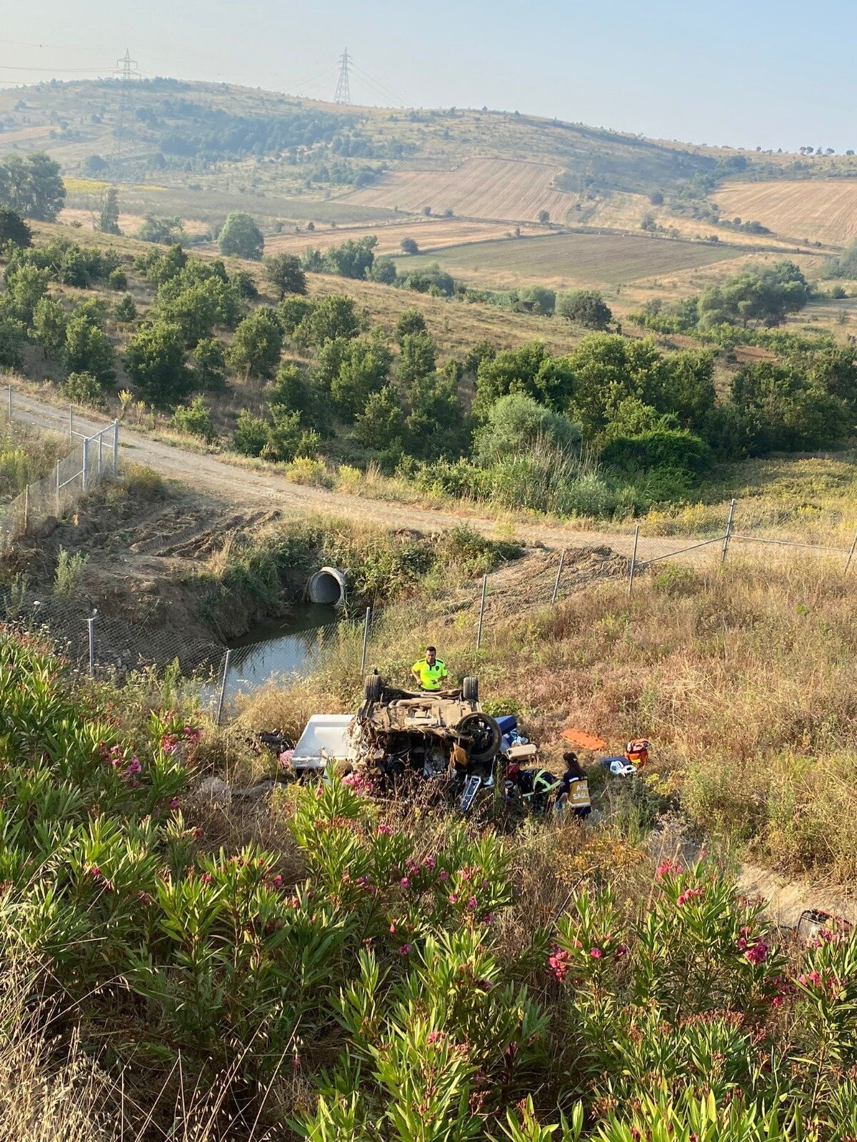 İhbarla gelen ekipler, yaralıları çıkartıp, çeşitli hastanelere kaldırdı. C.S.'nin durumunun ağır olduğu bildirildi. Kazaya ilişkin soruşturma başlatıldı.