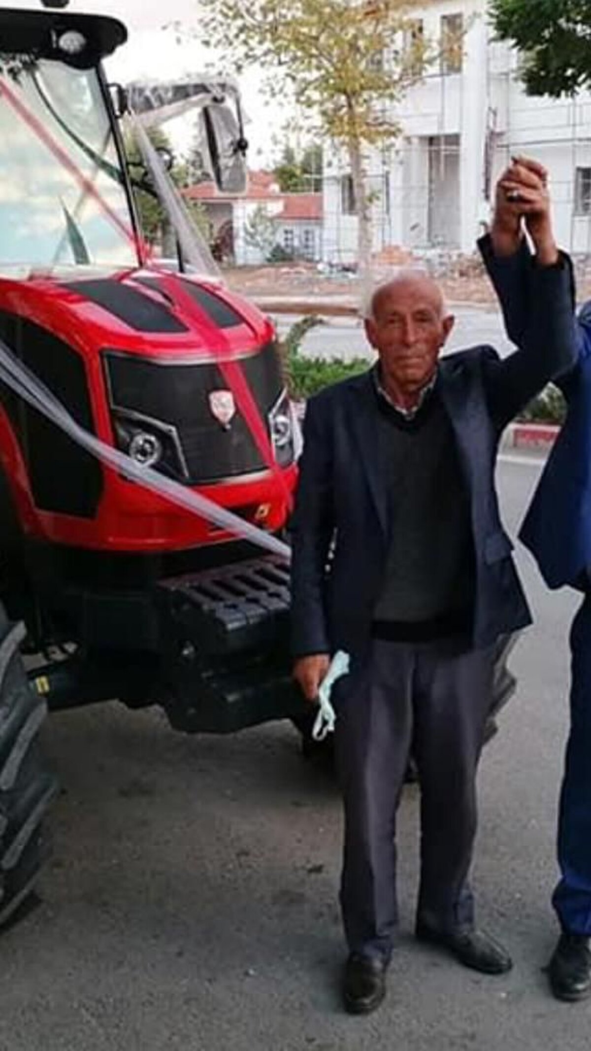 Ali Aktaş'ın cenazesi otopsi yapılmak üzere Adli Tıp Kurumu'nun morguna götürülürken, İsmail K. ise jandarma ekiplerince gözaltına alındı. Olayla ilgili başlatılan soruşturma sürdürülüyor.<br>