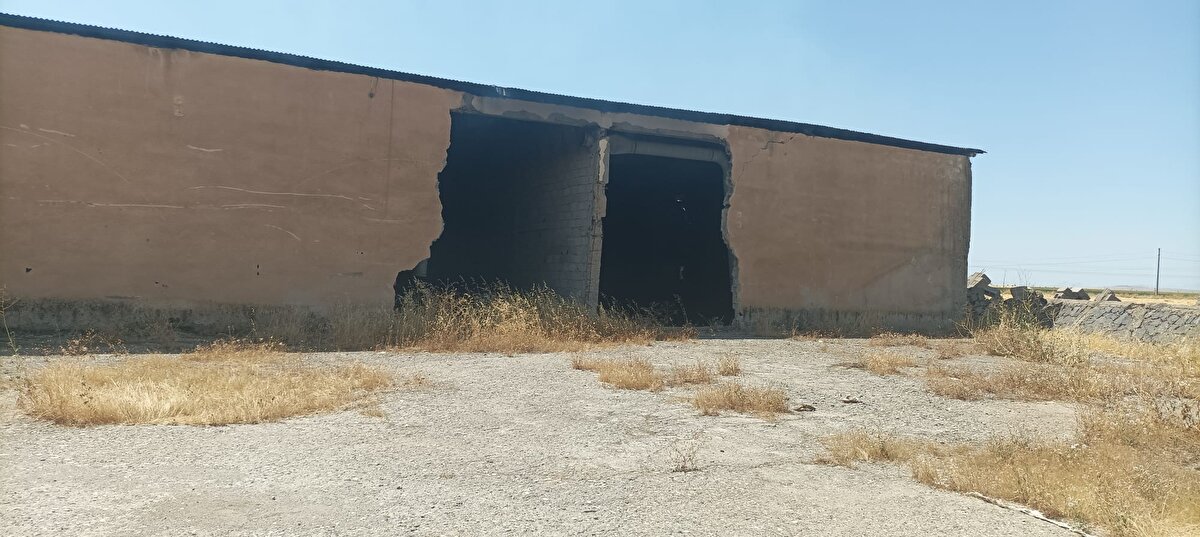 Yangına Büyükşehir Belediyesi Park ve Bahçeler Daire Başkanlığı’na ait su tankerleri ile İl Emniyet Müdürlüğü’ne ait Toplumsal Olaylara Müdahale Aracı (TOMA) da müdahale etti.<br><br>