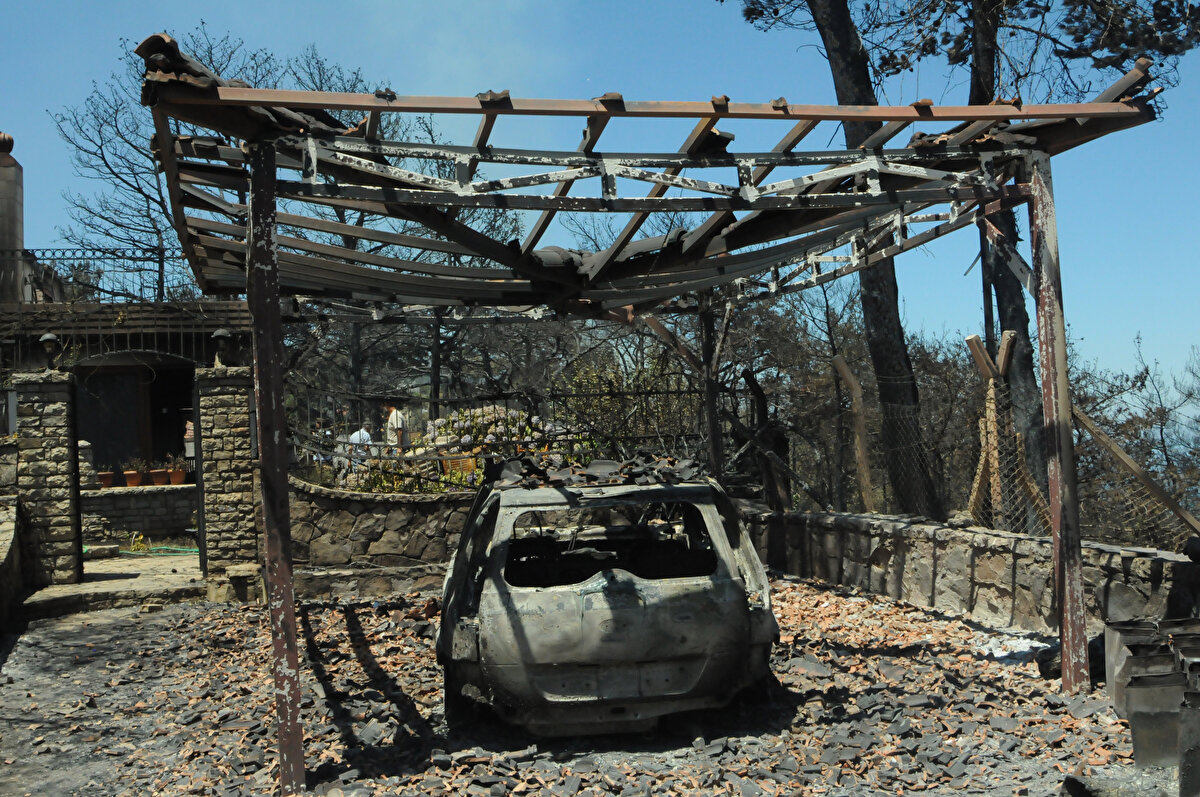 Tahliyeler başlayınca biz de İskenderun'a gittik. Sabah saatlerinde de geri geldik. Gördük ki ciğerlerimiz yanmış" diye konuştu.<br><br>