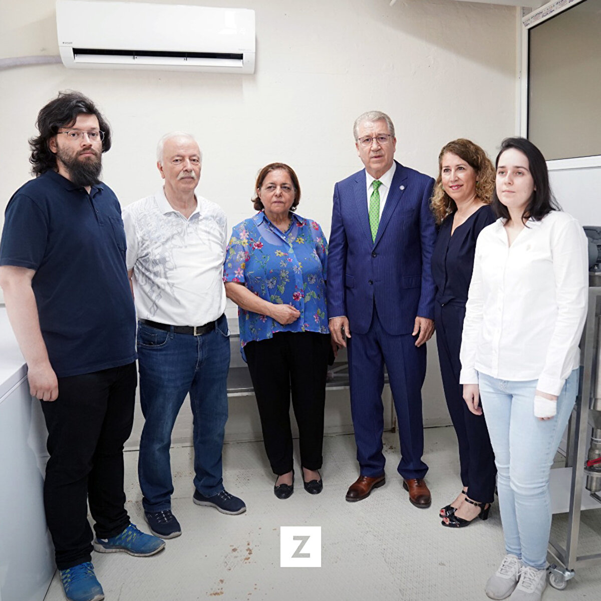 Tekstil fabrikalarındaki atık suyun arındırılarak tarımsal sulamada kullanılması amacıyla hazırlanan "arıtma sistemi" projesine, aynı bölümde görevli Doç. Dr. Gülin Ersöz ve Dr. Burcu Palas da destek verdi.