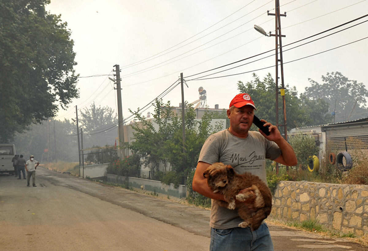 Yangına çevre illerden gelen itfaiye takviye ekiplerle birlikte, toplam 554 personel ve 113 araçla müdahale ediliyor.<br><br>