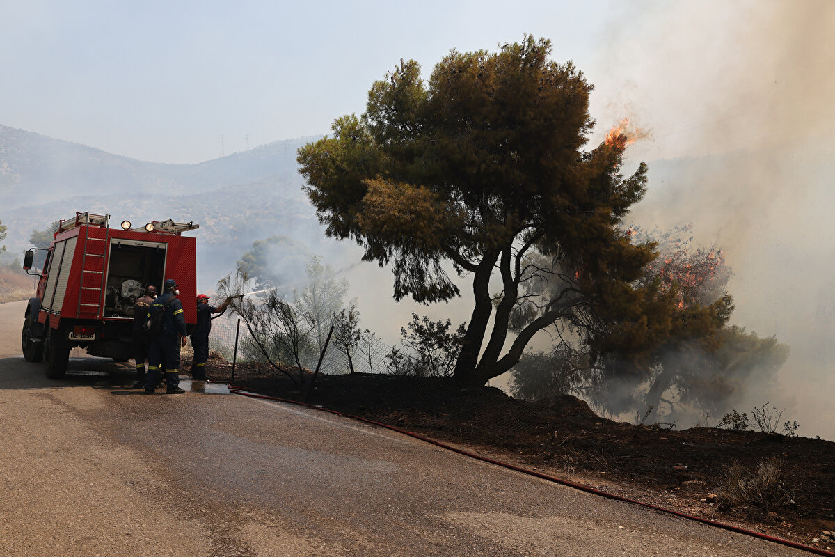 İtalyan itfaiyesi Vigili del Fuoco’dan yapılan açıklamada, “Brüksel’deki Sivil Savunma Mekanizması’nın Yunan makamlarından aldığı destek talebinin ardından Sivil Savunma Dairesi, ülkenin bazı bölgelerini günlerdir etkisi altına alan büyük yangınlarla mücadele etmek üzere İtfaiye Teşkilatı'ndan 2 Canadair CL415 uçağının gönderilmesi talimatını verdi” ifadeleri kullanıldı.<br><br>