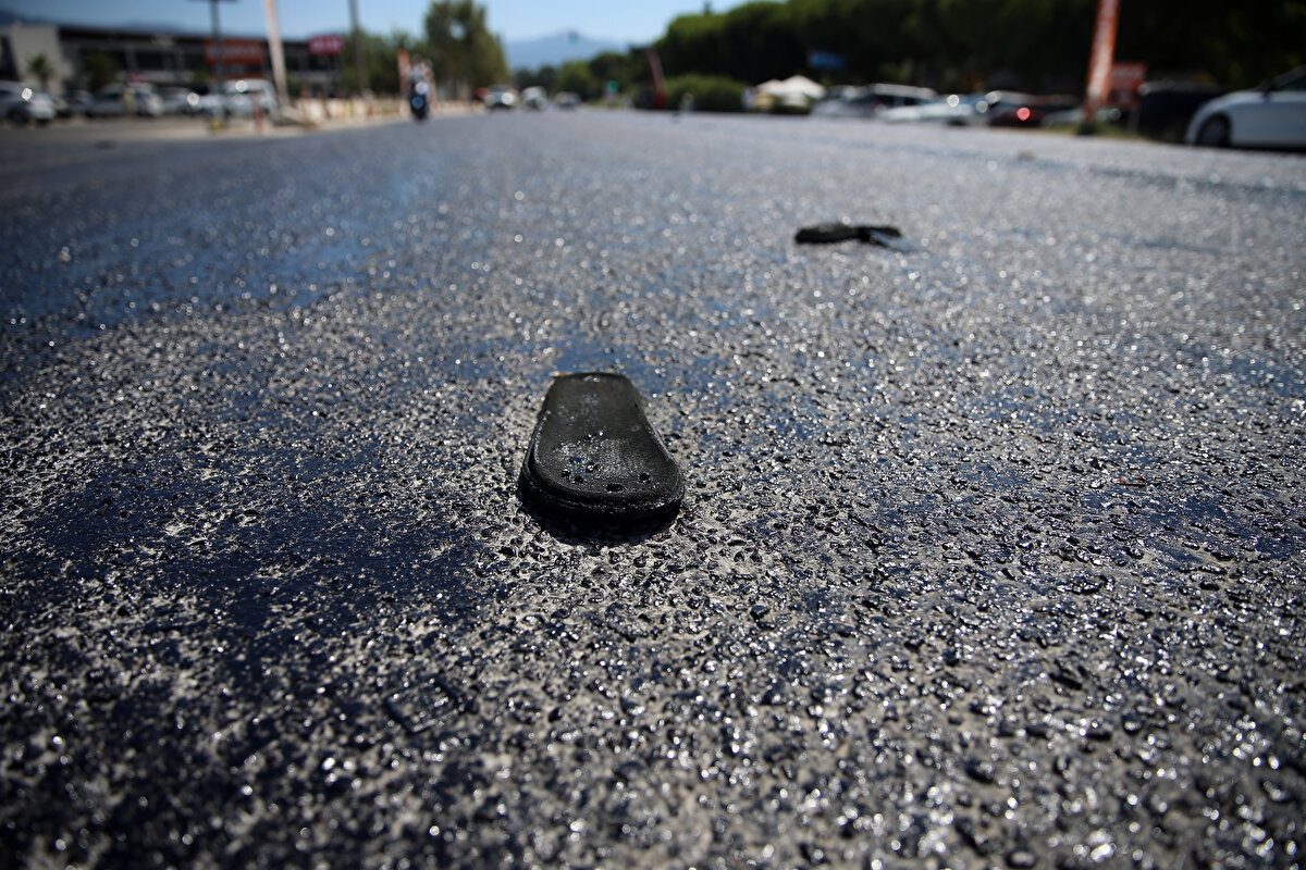 İlçedeki meydan ve sokaklarda insan yoğunluğunun azaldığı görüldü.<br>