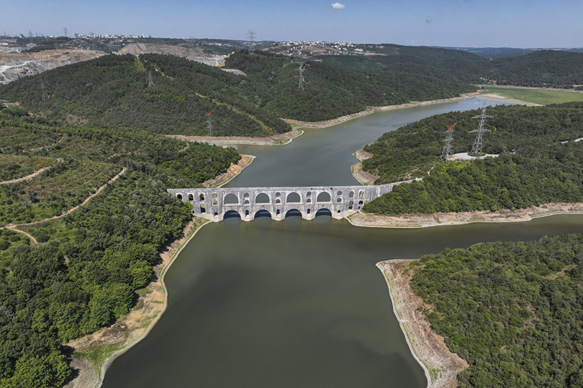 19 Temmuz tarihli mevcut su miktarının barajlara göre dağılımı ise şöyle:<br><br>"Ömerli yüzde 49,1, Darlık yüzde 17,4, Terkos 13,4, Büyükçekmece yüzde 9,3, Sazlıdere yüzde 6,1, Alibey yüzde 2,1, Elmalı yüzde 0,9, Pabuçdere yüzde 0,8, Istrancalar yüzde 0,6, Kazandere yüzde 0,4."