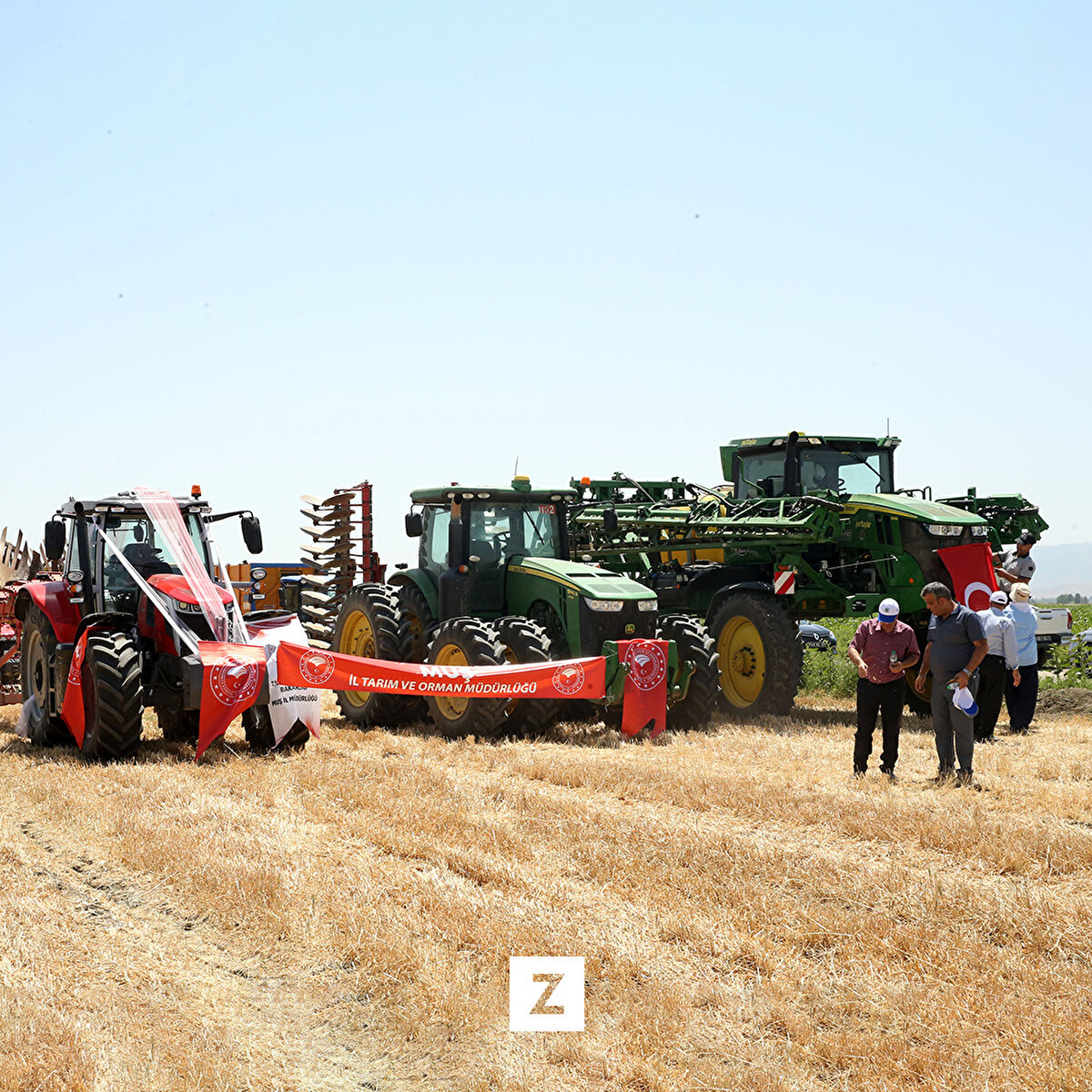 Hükümetin tarımın ve hayvancılığın gelişmesi için önemli faaliyetler içerisinde olduğunu belirten Gündüzöz, "Arazi toplulaştırmasıyla daha nitelikli alanlara kavuşuyoruz. Böylelikle tarımsal verimliliğin artması sağlanıyor. Arazi toplulaştırmasında önemli bir noktaya geldik. Özellikle Muş Ovası suyla buluştuğunda daha verimli hale gelecek. 3 milyon liralık birinci kısım ihalesi yapıldı. Yakın zamanda Muş Ovası'nda sulama faaliyeti yapılacak. Bu da randımanı, verimliliği ve rekolteyi artıracak" dedi.