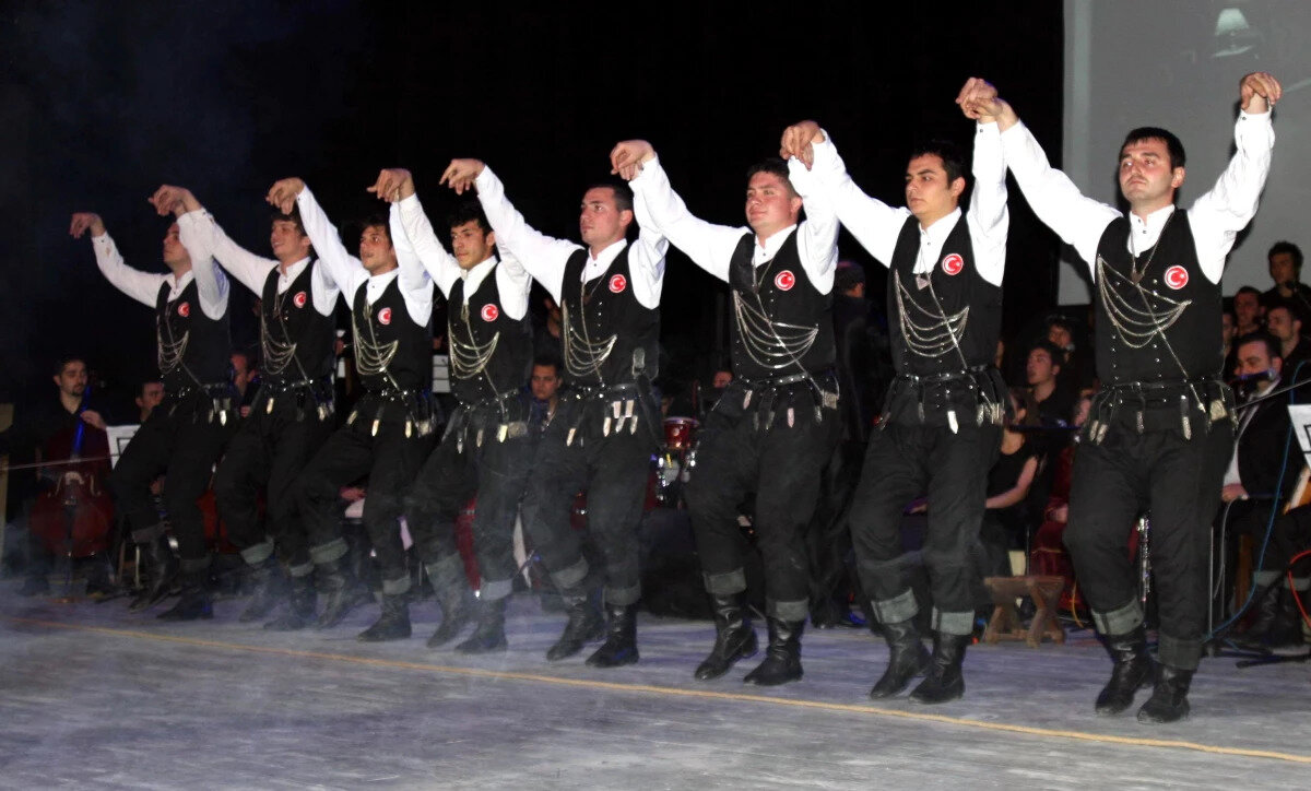 ESKİ<br><br>Horon vurmak <br><br>GÜNCEL<br><br>Horon tepmek<br>