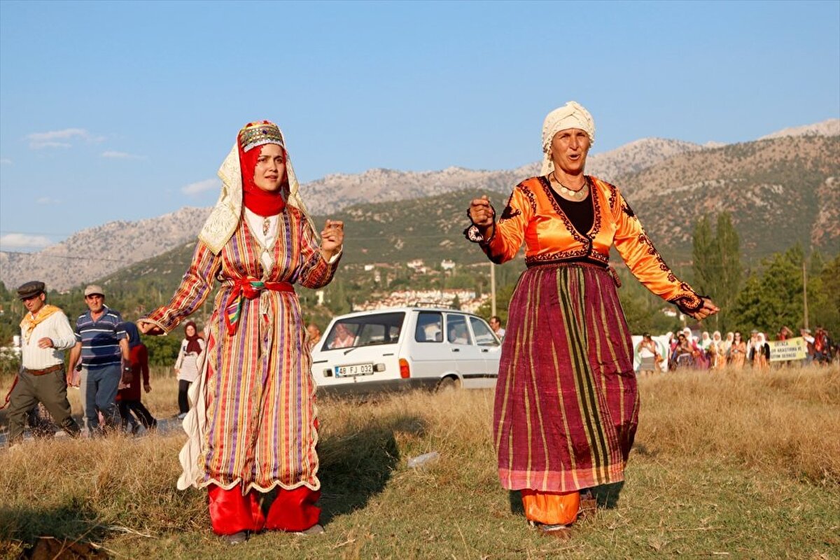 ESKİ<br><br>Yürük <br><br>GÜNCEL<br><br>Yörük<br>