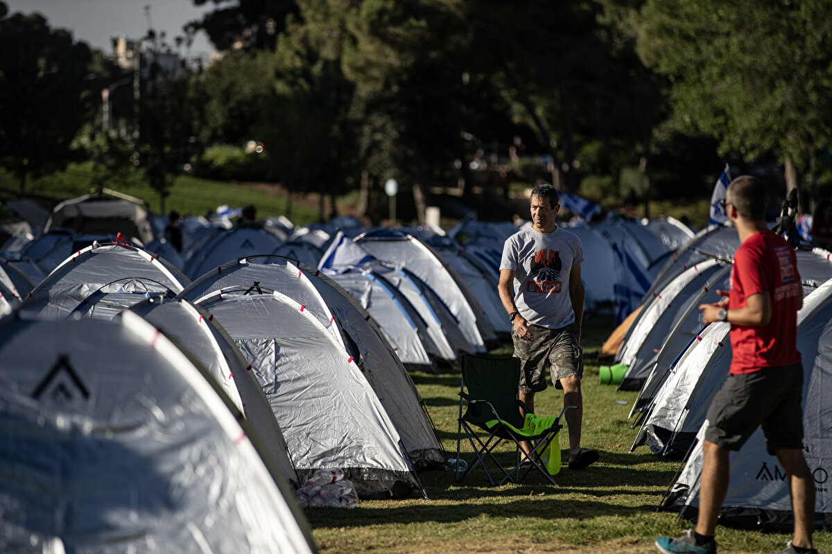 Başbakan Netanyahu, 27 Mart'ta, ülke çapında giderek artan kitlesel protestolara ve grevlere neden olan yargı düzenlemesini ertelediğini açıklamış ancak 2023-2024 bütçesinin Mayıs sonunda Meclisten geçmesinin ardından yargı düzenlemesini tekrar gündeme getireceklerini duyurmuştu.