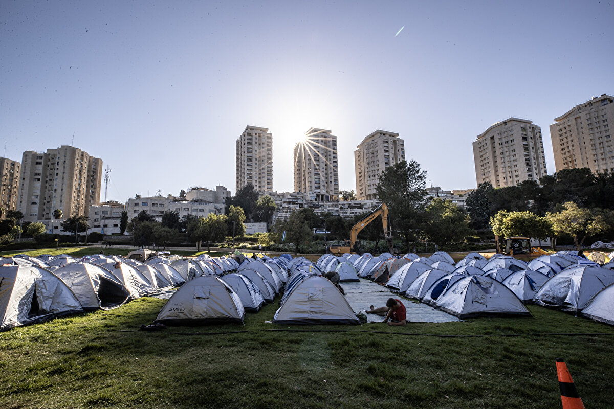 Tel Aviv Üniversitesi, Kudüs İbrani Üniversitesi, Negev Ben-Gurion Üniversitesi ve Technion Üniversitesi'nden akademisyenler de grev kararı aldı. Söz konusu akademisyenlerin, Yüksek Mahkemenin hükümet üzerindeki denetimini kaldıracak yasa tasarısının yarın Meclise getirilmesine tepki amacıyla bu kararı aldığı aktarıldı.