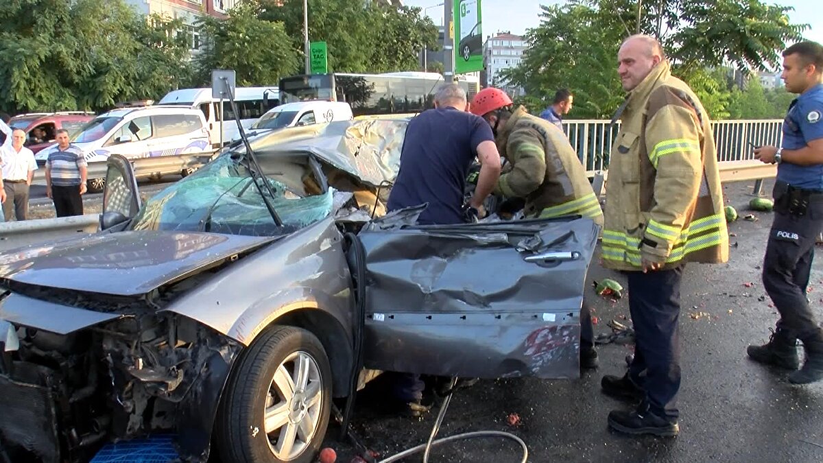 Mecit Yıldırım ve Uğur Torlak'ın cansız bedenleri inceleme yapılmak üzere Adli Tıp Kurumu morguna kaldırılırken, kaza sebebiyle D-100 Edirne yönünde yoğun trafik oluştu.