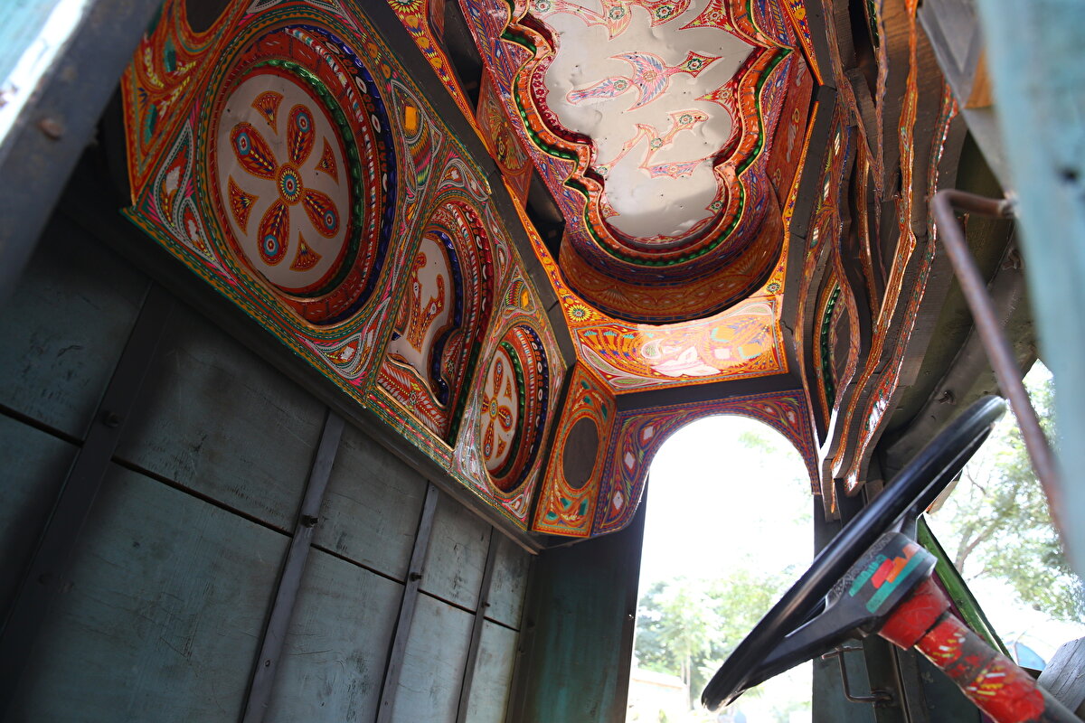 Göz alıcı ve ışıl ışıl parlayan kamyonların hem dış hem de iç dizaynına da önem veriliyor.