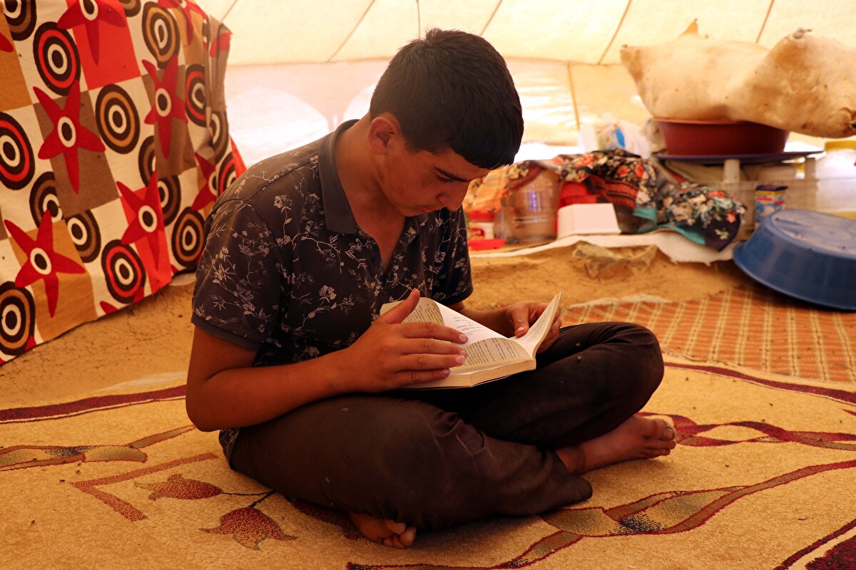 Dezavantajlı bir bölgede ders çalışarak bu başarıyı elde ettiğini ifade eden Yazar, şöyle konuştu:<br><br>"Yayla hayatı zor ama biz bu işi severek yapıyoruz. Keçi ve ineklerimiz burada, bunlar bizim rızkımız. LGS sınavından 494 puan aldım. Fen Bilgisinden bir soruyu yanlış yaptım. Dikkat hatası yaptım. Başarımın sırrı, ailemin arkamda olmasıydı. Ders çalıştığım dönemde televizyonu kaldırdım, telefonum da yoktu. Öğretmenlerim benimle çok ilgilendi. Hocalarım sürekli Elazığ'a giderek bana kaynak kitap getiriyordu. Sürekli çalışıyordum. Hedefime ulaştım."<br><br>