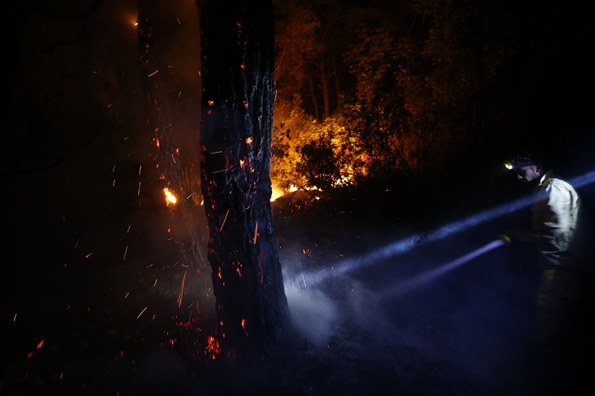 Dumandan etkilenen 6 kişi, hastanede tedaviye alındı. Tedbir amaçlı yangın bölgesine yakın 10 konut boşaltıldı ve Kemer Devlet Hastanesi'ndeki 14 hastadan 12'si taburcu edilerek evlerine gönderildi, 2 hasta da farklı hastanelere nakledildi.<br><br>Tarım ve Orman Bakan Yardımcısı Veysel Tiryaki, İçişleri Bakan Yardımcısı Münir Karaloğlu, Antalya Valisi Ersin Yazıcı, gece boyunca çalışmaları bölgeden takip etti.