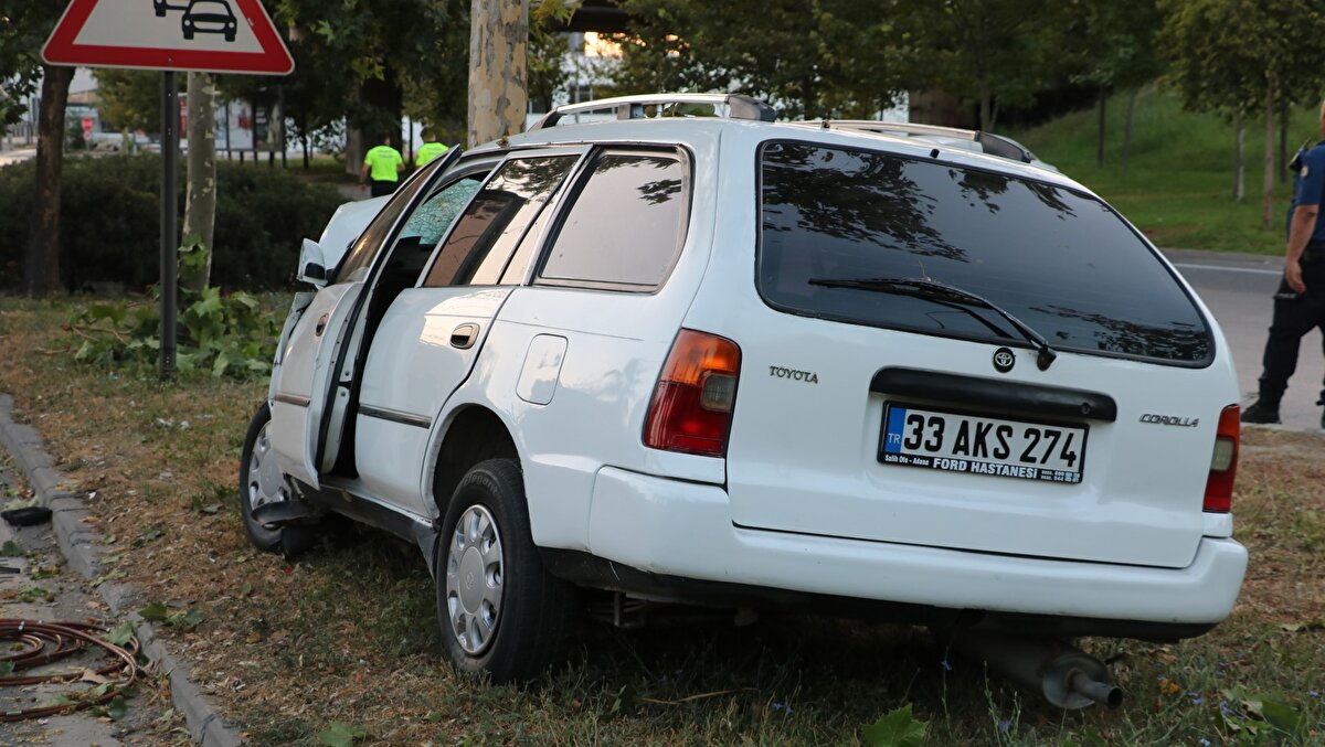 Öte yandan, kazada yaşamını yitiren Erkan Bilgin'in otomobil alım ve satımı yaptığı öğrenildi. Talihsiz sürücünün yaşamını yitirdiği 33 AKS 274 plakalı otomobili ise 12 gün önce satın aldığı ortaya çıktı.  <br><br>