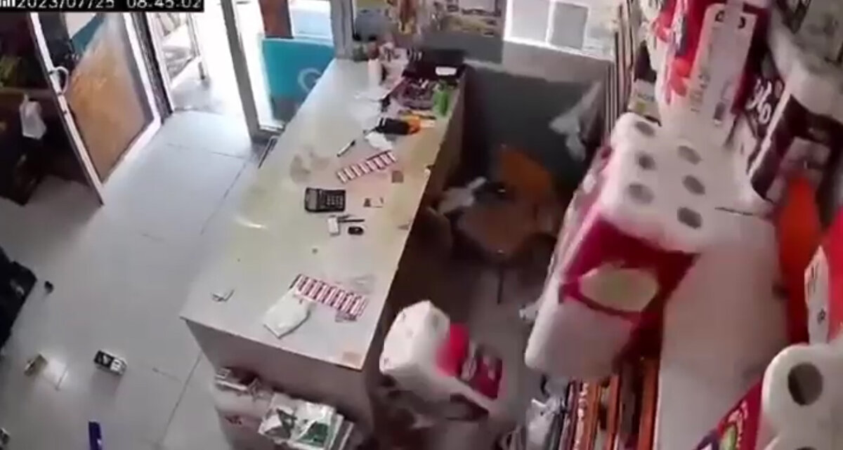 Uzmanlar, artçıların devam edeceğini bildirdi.