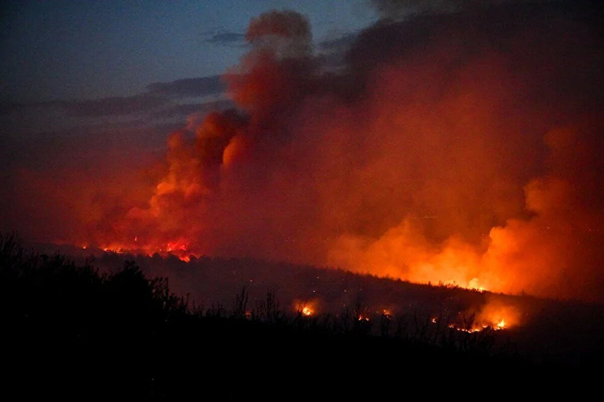 Araçların yangın bölgesine girişinde sorun yaşanmaması ve tedbir için Birgi - Bozdağ yolu bir süre özel araç geçişine kapatıldı. İlerleyen saatlerde yangının yayılma alanı sınırlandırıldı. Alevler 9 saat süren çalışmaların sonunda kontrol altına alındı.<br><br>