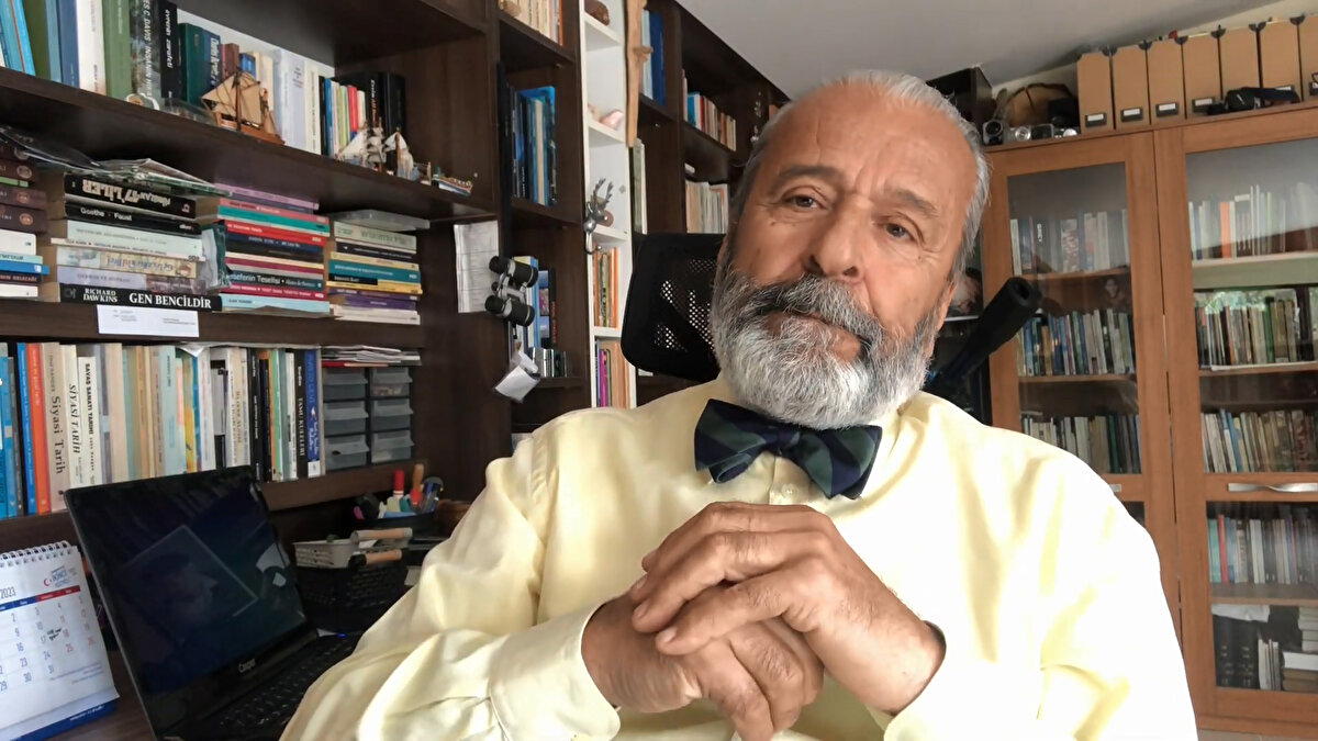 Kemer yangınında şanslı bir durum olduğunu aktaran Prof. Dr. Neyişçi, "Topografyaya baktığınızda, yangının yayılma yönünden baktığınızda burası karşı ateşle söndürülebilmeye en uygun yangınlardan biri. Teknik eleman bunun kaçmasına izin vermez. Karşı ateş, emniyet şeridi alarak güvenlik altında yangının ulaşmasının zaman alabileceği bir noktadan başlayarak yanabilecek yanıcıları kontrol altında yakarak yangının oraya ulaştığında yanacak bir şey kalmadığında yangının sönmesi demek.