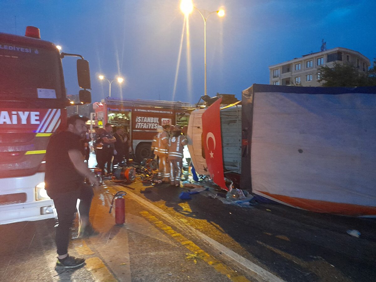 Olay yerine gelen sağlık ekiplerinin yaptığı kontrolde kamyon şoförü Muharrem Kuru'nun hayatını kaybettiği belirlendi. Yanında bulunan yaralı Hayrettin Can ambulansla hastaneye sevk edildi.<br>