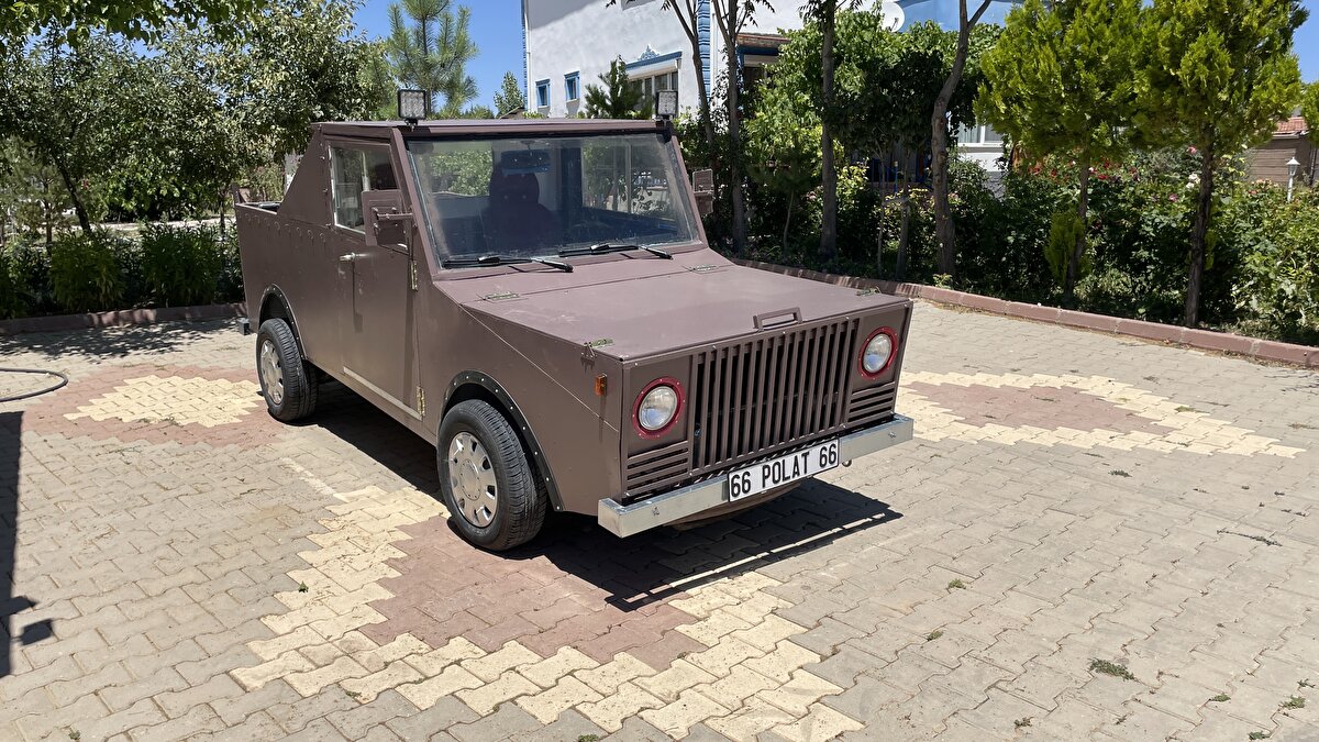 <br>Polat, AA muhabirine, atölyesinde yeniden dizayn etmek için bir yıl önce trafikten kaydı düşürülmüş otomobil aldığını söyledi.<br><br>