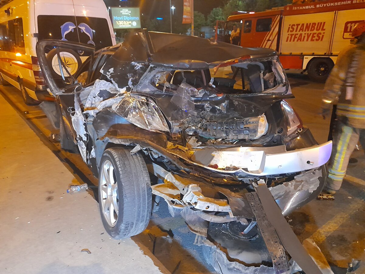 Kazayı gören çevredeki vatandaşlar durumu polis, sağlık ve itfaiye ekiplerine bildirdi. 