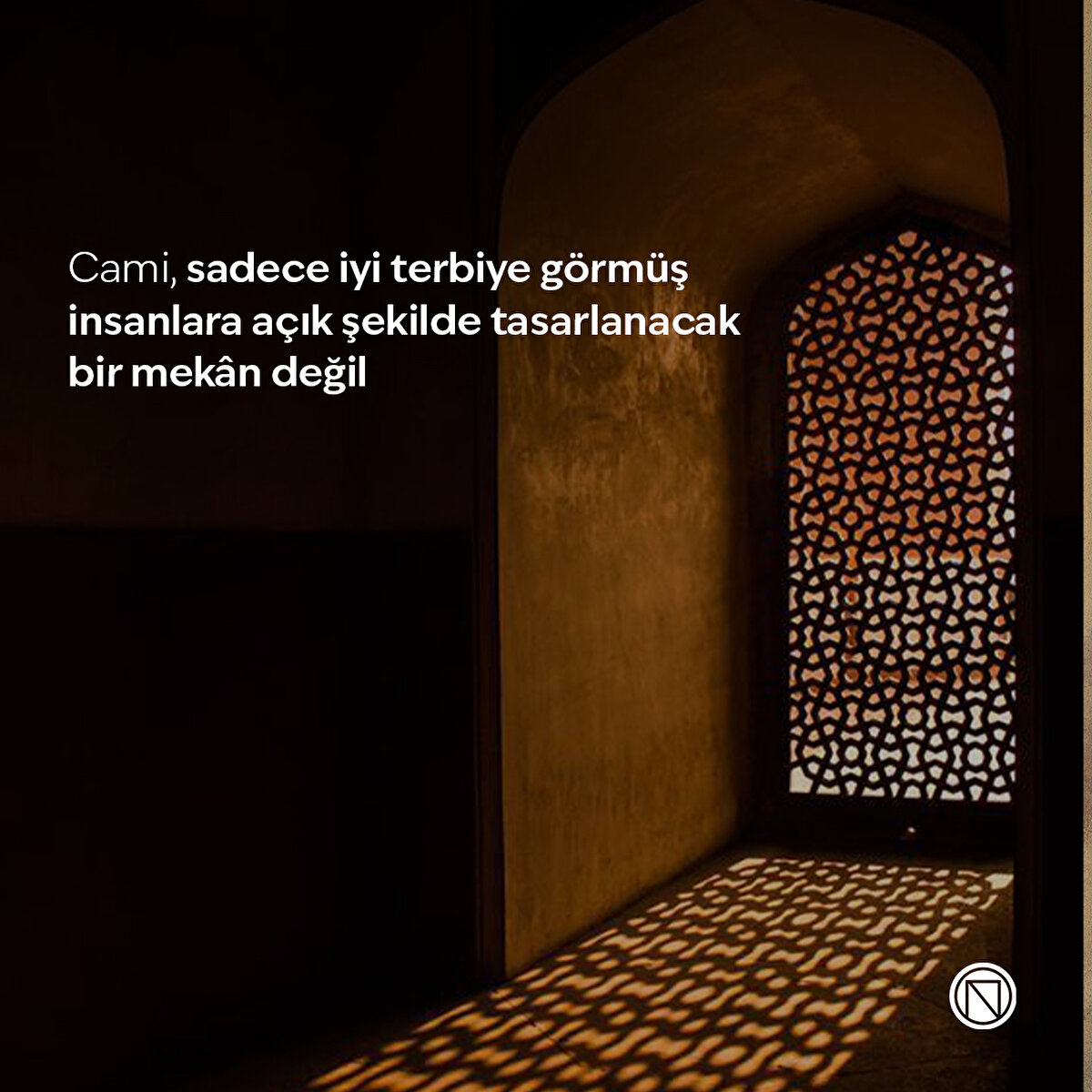 Cami, sadece iyi terbiye görmüş insanlara açık şekilde tasarlanacak bir mekân değil