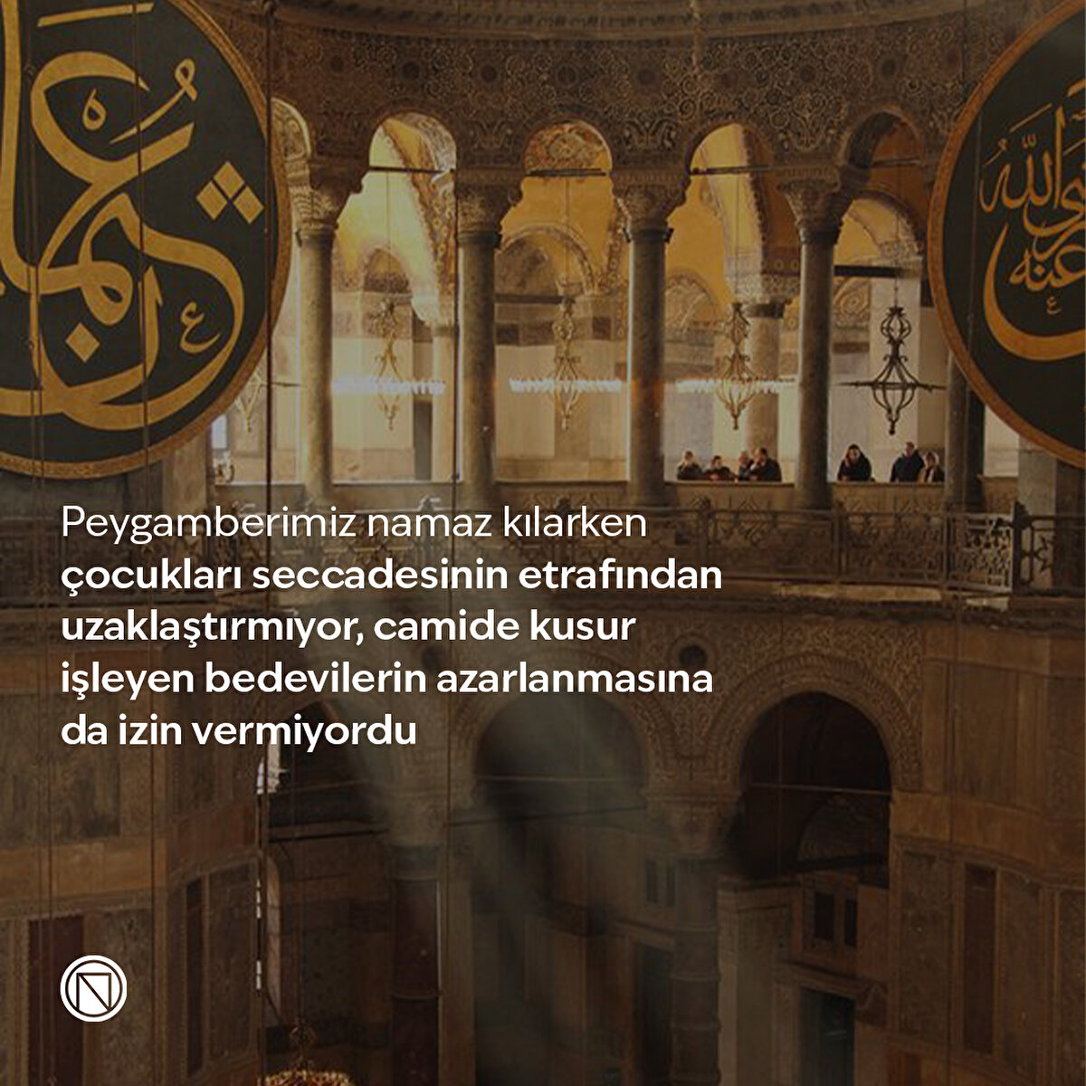 Peygamberimiz namaz kılarken çocukları seccadesinin etrafından uzaklaştırmıyor, camide kusur işleyen bedevilerin azarlanmasına da izin vermiyordu