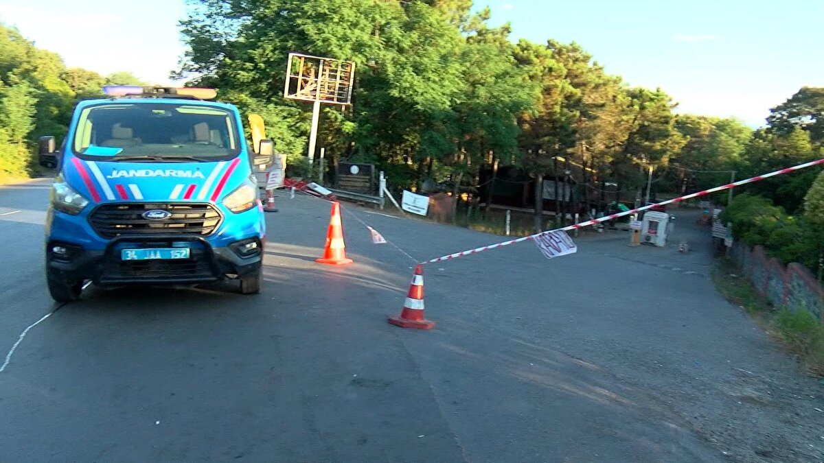 Sahil boşaltılırken, plaja girişler kapatıldı.<br><br>İlk gün hava koşulları nedeniyle dalış yapılamazken, 29 Temmuz Cumartesi günü yapılan çalışmalarda sahilden 10 metre uzaklıkta 1-1.5 metre derinlikte bölgeye dağılmış vaziyette 9 şüpheli cisim tespit edildi. Deniz Kuvvetleri Komutanlığı SAS Grup Komutanlığı tarafından yapılan görüntü incelemelerinde ise şüpheli cisimlerin top mermisi olduğu belirlendi.