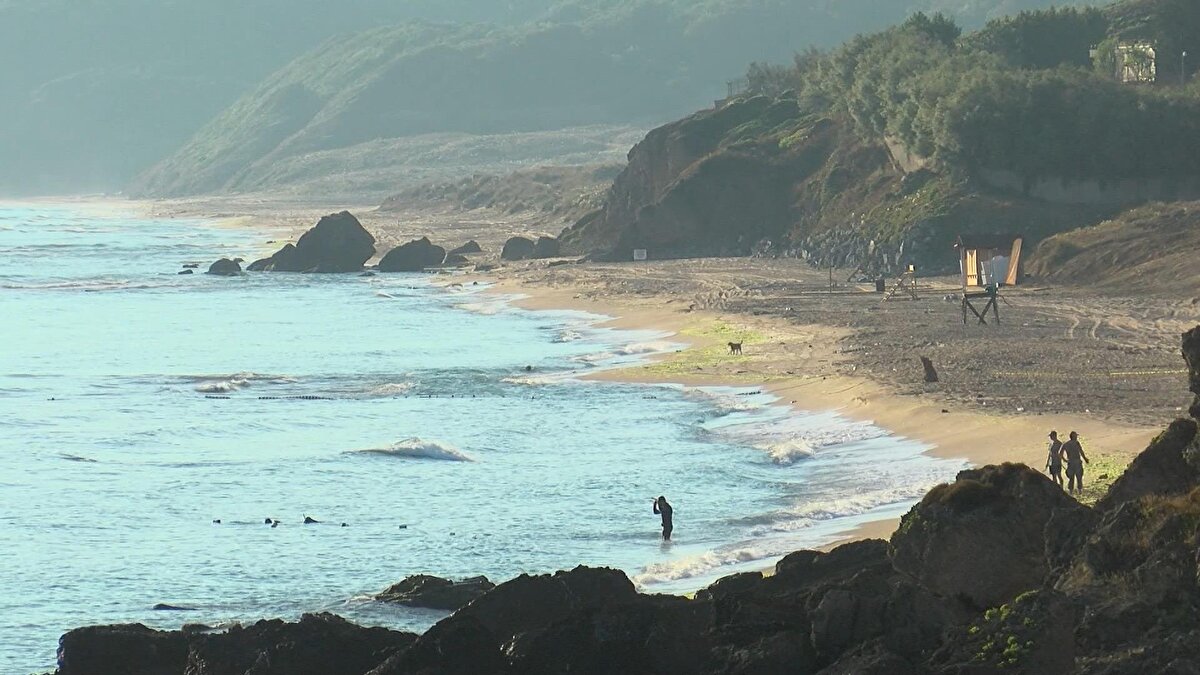 Olay, geçtiğimiz cuma günü Şile Sofular Köyü, Sofular Halk Plajı'nda yüzmeye gelen bir vatandaşın, denizde çok sayıda patlamamış top mermisi gördüğü yönünde yaptığı ihbarın ardından ortaya çıktı.<br><br>