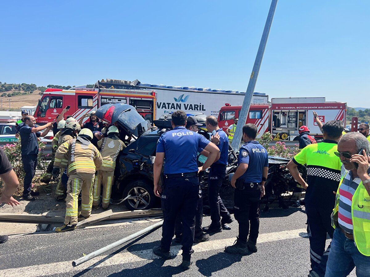 İddiaya göre, Asım Atçı yönetimindeki TIR'ın lastiği seyir halindeyken patladı. Yolda zikzaklar çizen TIR, içinde 4 kişilik gurbetçi bir ailenin bulunduğu cipe çarptı. 