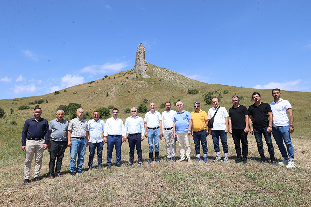 Gümüşhane Üniversitesi Rektörümüz Prof. Dr. Halil İbrahim Zeybek'e bu önemli değeri akademik çalışmaya konu ettiği için teşekkür ederim. Yine 19 Mayıs Üniversitesi ve Sivas Cumhuriyet Üniversitesi'nden hocalarımıza teşekkür ediyorum. İnşallah ilimiz için, ülkemizi için bir destinasyon keşfedilmiş olacak.