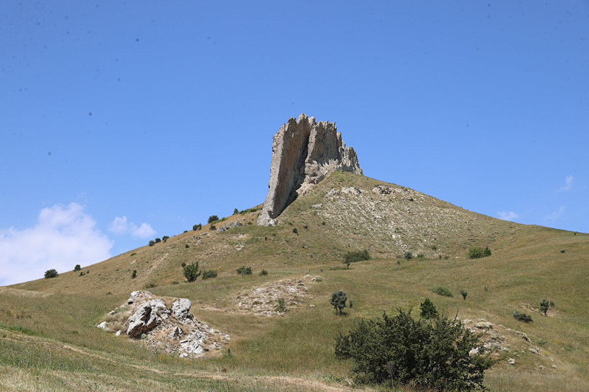 Ben tüm vatandaşlarımızı doğal güzelliği bulunan jeolojik yeryüzü şeklini görmeye davet ediyorum" diye konuştu.<br>