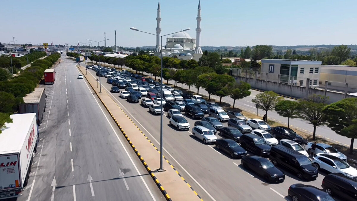 Türkiye'deki 3 ile 4 haftalık tatillerinin ardından dönüş için yola koyulan gurbetçilerin ana vatandaki son durağı ise Edirne'den Bulgaristan'a açılan Kapıkule Sınır Kapısı oluyor. 