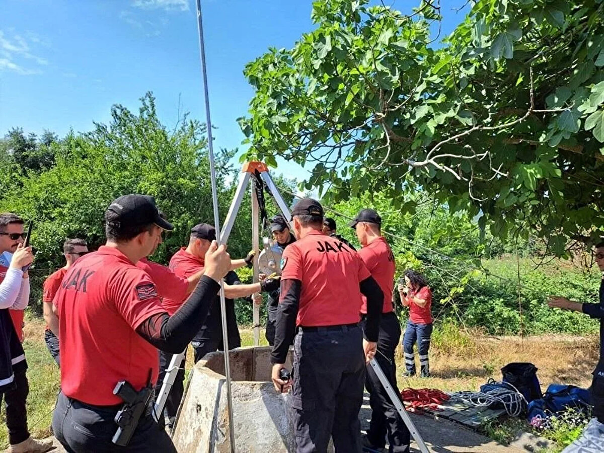"ÖZAL, BAKANLIK TEKLİF ETMİŞTİ"<br>Angela Berzeg, Korhan Berzeg'in Dünya Bankası'nda çalışırken dönemin Cumhurbaşkanı Turgut Özal'ın bakanlık teklif ettiğini dile getirdi ve "Orhan bunu istemedi. Şimdiki Hazine ve Maliye Bakanı Mehmet Şimşek de Korhan'ın öğrencisiydi." dedi.