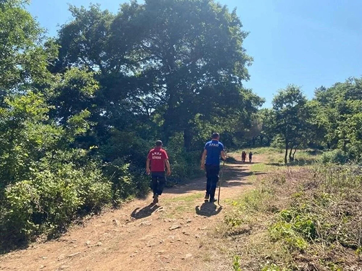 Tüm Balıkesir'den ve Türkiye'den de yardım istediğini duyuran Angela Berzeg, "Lütfen Korhan'ı bulmama yardım edin. Biz her zaman çok mutlu bir aileydik. Hiç kimseyle sorunumuz olmadı. Mutlu günlerimize tekrar dönmek istiyorum. Ailecek uyuyamıyoruz, yemiyoruz, içmiyoruz. Belirsizlik çok zor." ifadelerini kullandı.<br><br>