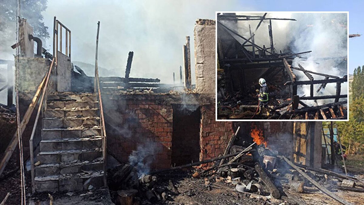 Kastamonu'nun Tosya ilçesine bağlı Bayat köyünde üç ev, çıkan yangında kullanılamaz hale geldi.