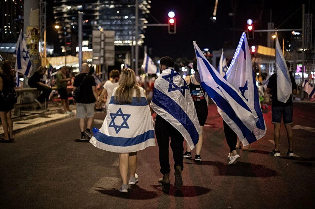 TARTIŞMALI YARGI DÜZENLEMESİ<br>İsrail Adalet Bakanı Yariv Levin'in, 5 Ocak'ta duyurduğu "yargı reformu" Yüksek Mahkemenin yetkilerini sınırlandırma ve iktidarın yargı atamalarında söz sahibi olması gibi değişiklikler içeriyor.