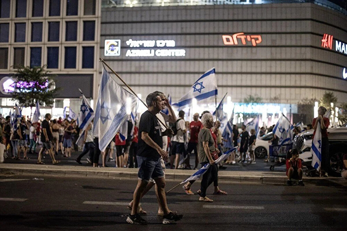 Netanyahu hükümetinin yargı düzenlemesi karşıtı protesto hareketi, yaklaşık 8 aydır gösterilerine devam ediyor.<br><br>