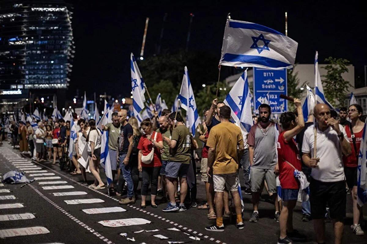 Hükümet, muhalefetle müzakerelerin tıkanmasının ardından yakın zamanda yargı düzenlemesi için yeniden düğmeye basmıştı.<br><br>