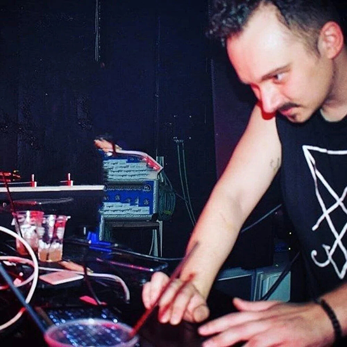  Bu teknoloji, insanlar ve makineler arasında uyumlu bir gelecek inşa edilmesinde kullanılabilir. Makineler, gelişen teknolojiyle insanlığa hizmet edebilir." diye konuştu.<br><br>