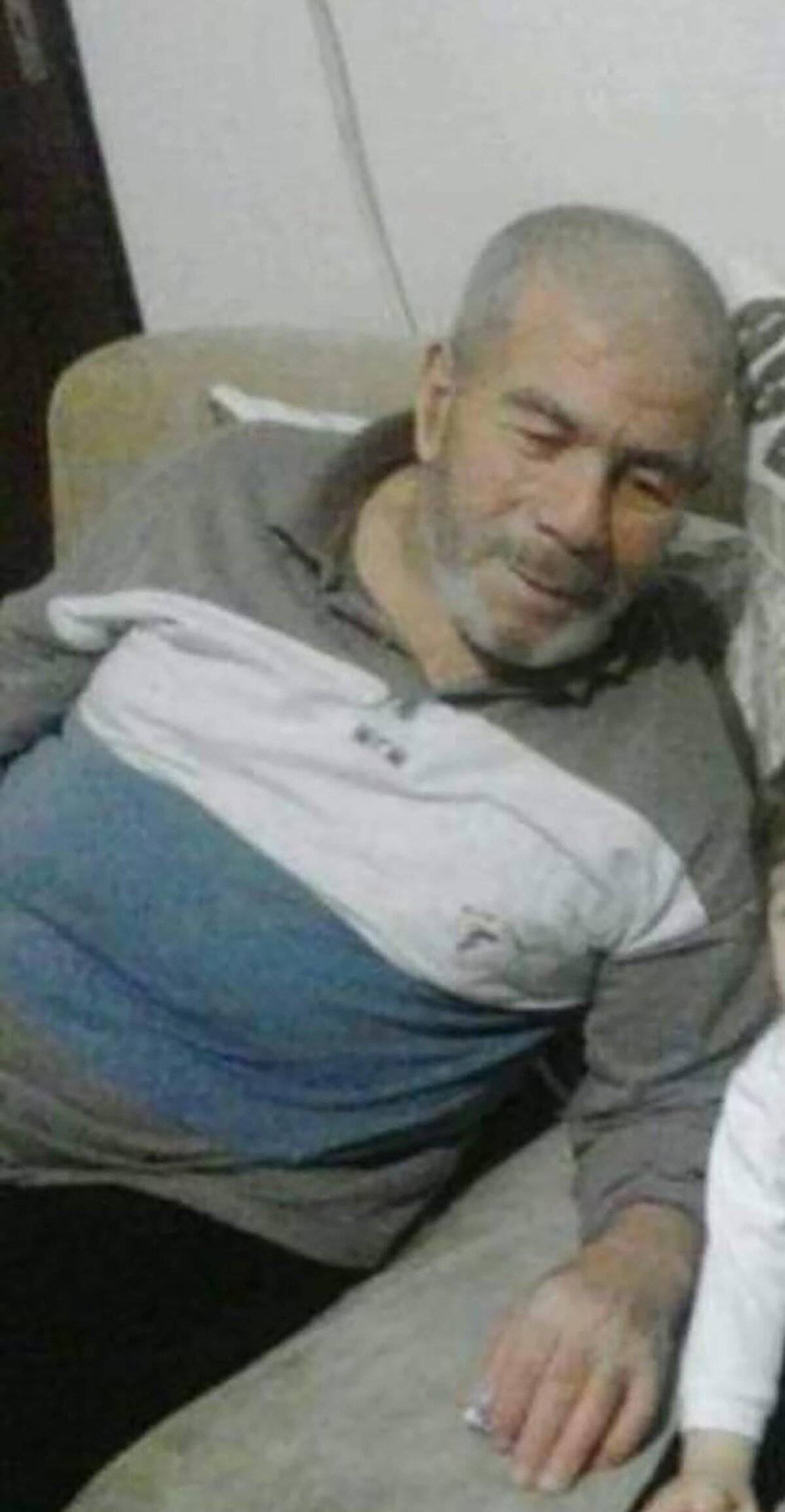 'TABUTU AÇINCA BAŞKA BİRİ GÖRDÜK, HAYATIMIZIN ŞOKUNU YAŞADIK'<br><br>Muş'a gönderilen Ekrem Benkli'nin cenazesi kara yolu ile Erzurum'a, Erzurum'daki cenaze uçakla Bursa'ya, Bursa'daki de yine uçakla Muş'a gönderildi.<br>