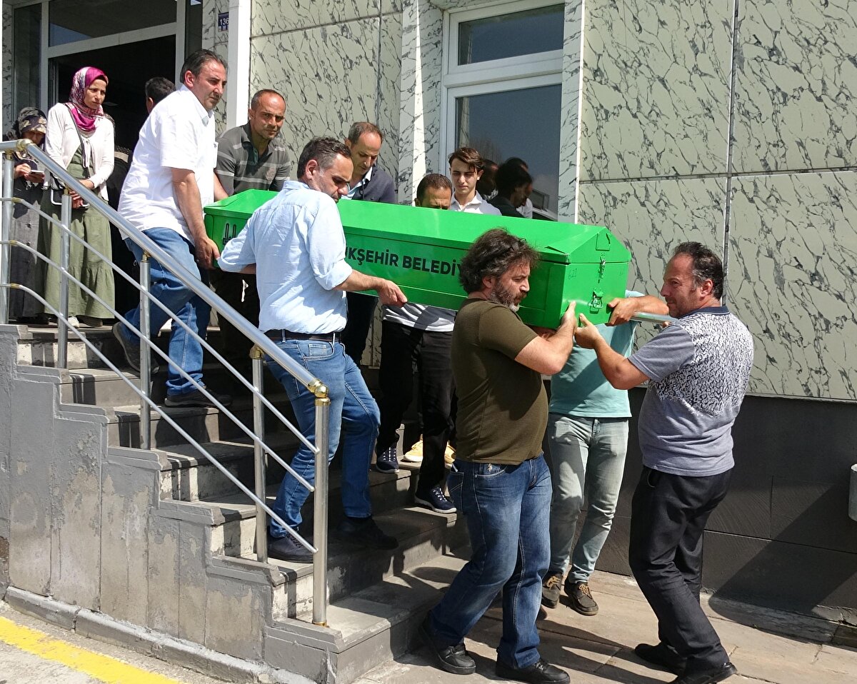 Burada yapılan barkotlama hatası nedeniyle Benkli'nin cenazesi ile Muş ve Bursa'ya götürülecek 2 cenaze karıştı.