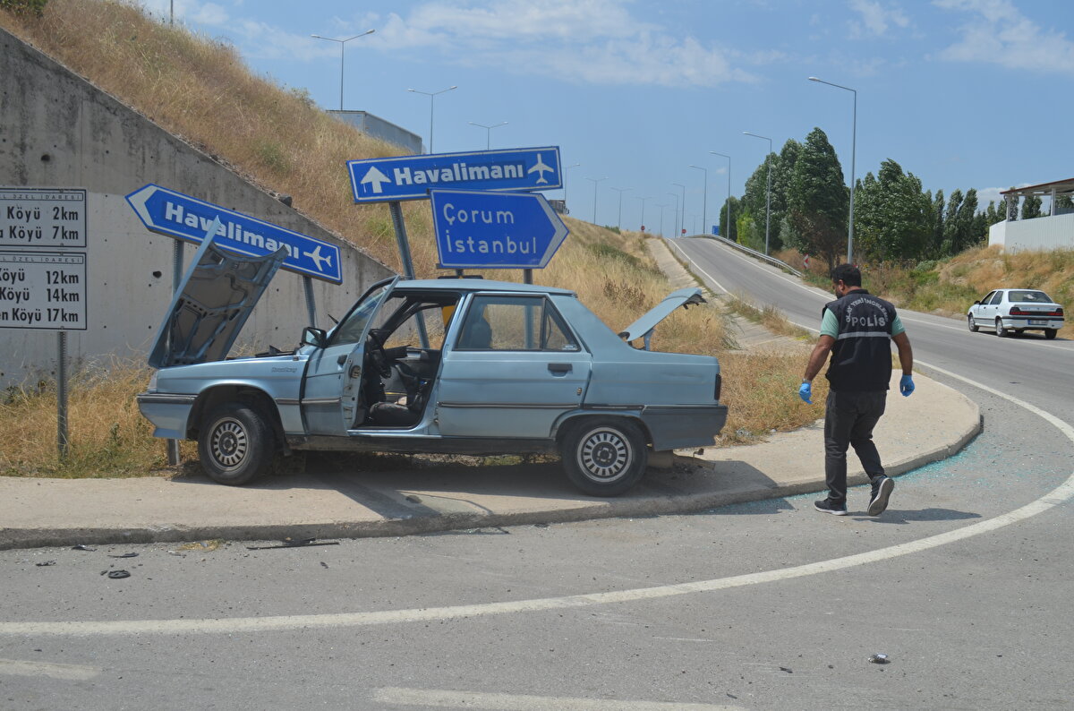 Gelen sağlık ekiplerince ilk müdahalesi olay yerinde yapılan yaralılar, Merzifon Kara Mustafa Paşa Devlet Hastanesi'ne kaldırıldı.<br><br>