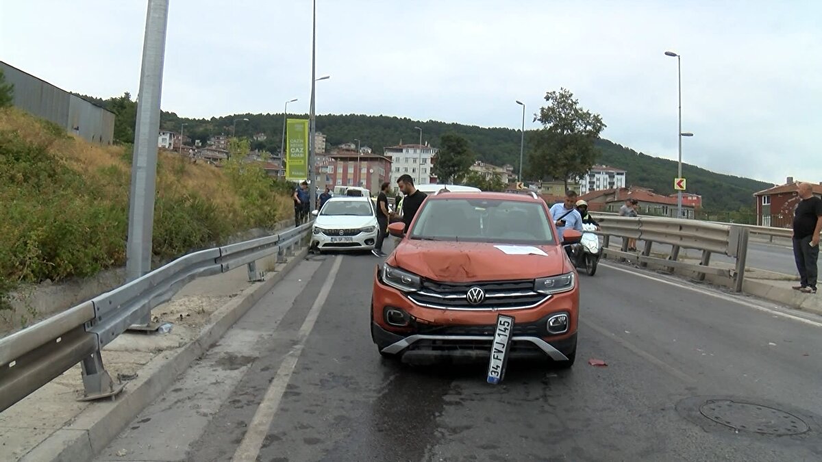 Olay yerine gelen sağlık ekipleri hafif yaralılara ambulanslarda müdahale etti. Kaza nedeniyle Başıbüyük Yolu Maltepe yönü trafiğe kapandı. Gerekli raporların tutulmasının ardından araçlar çekici yardımıyla yoldan kaldırıldı. Araçların kaldırılmasıyla trafik normale döndü. Polis kazayla ilgili inceleme başlattı.<br><br>