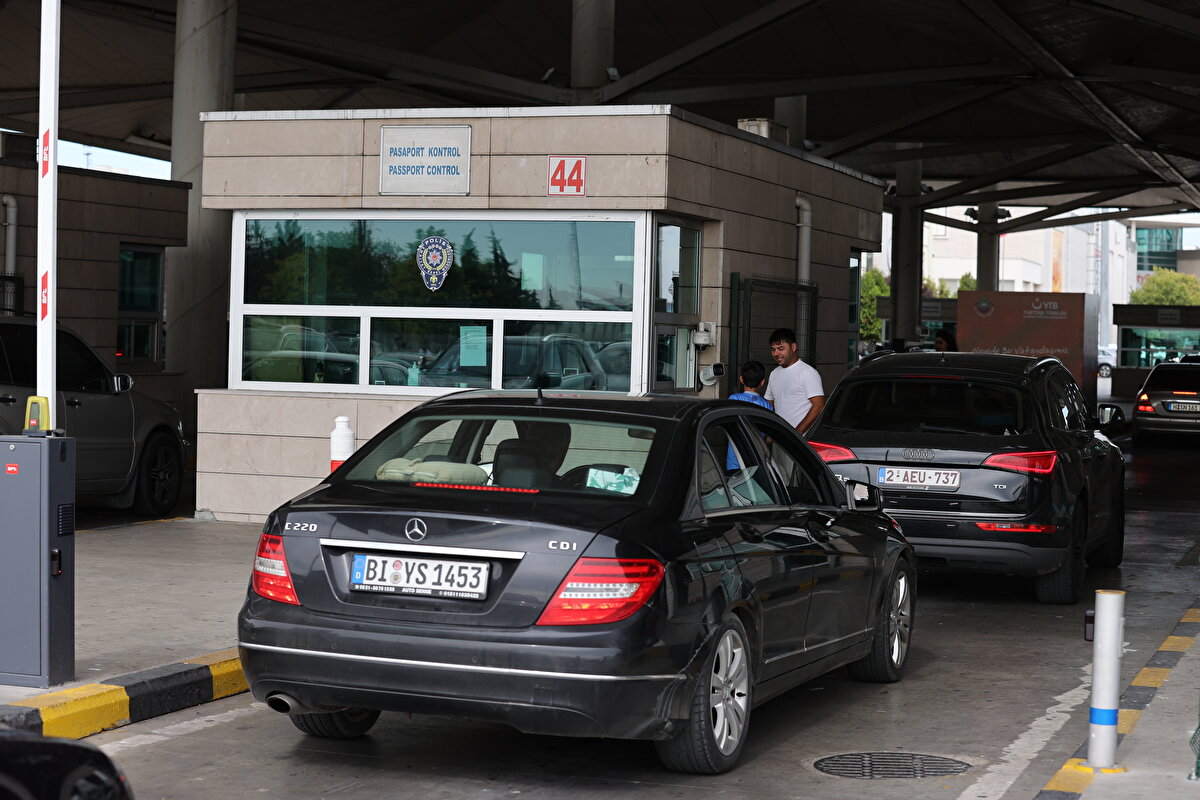 Almanya'nın başkenti Berlin'e dönen Ferhat Atabaş, AA muhabirine, güzel bir tatil geçirdiğini ancak dönüş yolunun hüzünlü olduğunu söyledi.<br><br>