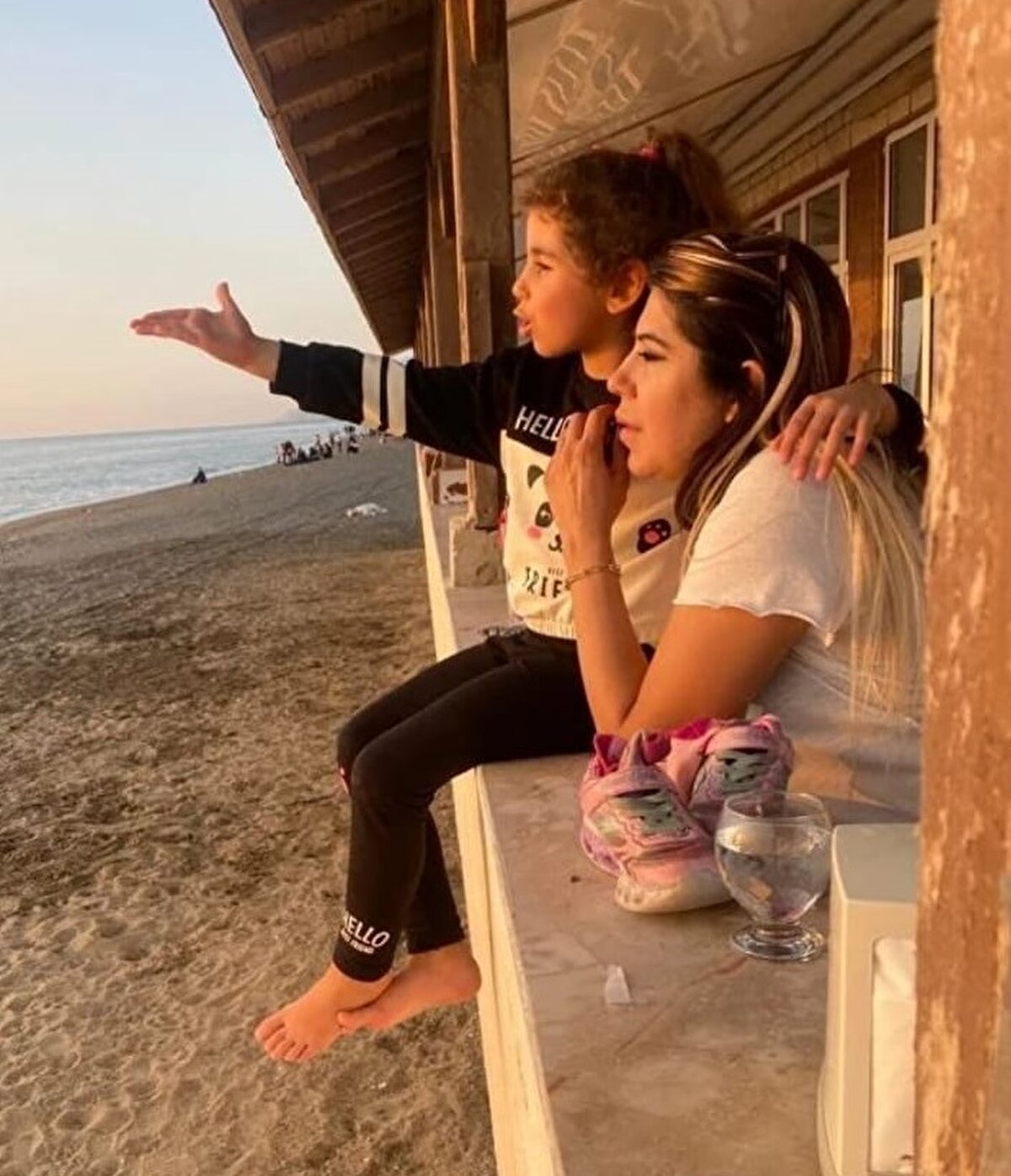 HABER 6 AY SONRA GELDİ<br><br>Geçici olarak Bursa'daki Gençlik Spor İl Müdürlüğü'ne ait misafirhaneye yerleşen Mehmet Beşerikli, 6 ay sonra, 4 Ağustos Cuma günü, beklediği haberi aldı. Cumhuriyet savcısı tarafından aranan Mehmet Beşerikli, kızı Biray Beşerikli ve torunu Nazende Dila Açıkgöz'ün mezarının belirlendiğini söyledi.