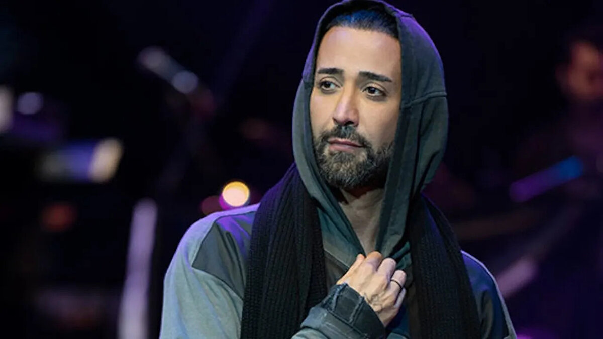 Daha sonra, Ankara Üniversitesi Devlet Konservatuvarı Opera ve Şan bölümüne girdi. Aynı zamanda halk müziği, sanat müziği gibi çeşitli korolarda ve devlet operasında görev aldı. Sahne dersleri de alan Tan, "Mürüvvetsiz Mürüvvet" adlı Türk filminde de rol aldı. Öğrencilik yıllarında da birçok gece kulübünde ve organizasyonlarda sahne alan Tan, 13 Mayıs 2005'te tümü kendi bestelerinden oluşan "Rica Ederim" adlı ilk albümünü çıkardı ve bu albümdeki slow parçalarla adını duyurdu.<br><br>İki yıl süren ilk albüm promosyonunun ardından, Tan 2. albümü "Sözümü Tutamadım"ı Erol Köse imzasıyla sevenlerinin beğenisine sundu. Kendi şarkılarının yanında bir de Sezen Aksu ve unutulmaz besteci söz yazarı Onno Tunç eseri "Geçer"e de albümünde yer verdi.<br><br>24 Mayıs 2008 tarihinde "Yıldızlar Da Kayar" isimli sözü ve müziği Ferdi Tayfur'a ait olan şarkıyı yeniden yorumladı. 1 Haziran 2009'da ise "İşaret" adlı 4. albümünü çıkardı ve bu albümde de yine Ferdi Tayfur'a ait olan "Sanma Ki" adlı şarkıyı yorumladı.<br><br>Sanatçı 2010 yılında Taş Yürek adlı 5. albümünü, 2011 yılında Serdar Ortaç'la beraber seslendirdiği Benim Gibi Olmayacak adlı single yayınlandı. Tan 2012 yılında "İlk" adını taşıyan albümünü müzik severlerin beğenisine sundu.<br><br>Tan Taşçı 2008'de "Yıldızlarda Kayar", 2009'da "Sanma ki", 2010'da "Bu Şarkıların Gözü Kör Olsun" ve 2012'de de "İmkansız" adlı şarkıları başarılı şekilde cover yapar ve verdiği röportajlarda "Yapacağım her albümde yeni bir cover şarkı koymayı düşünüyorum." şekilde demeçler verir.<br><br>2013 yılında aranjör Yasin Keleş ile birlikte sözleri Aysel Gürele ait "Ara Ara" adlı şarkıyı yeniden yorumlar.<br><br>Sanatçı "İlk" albümünden sonra 2014 yılında önce "Bırak Beni" ve sonrasında "Ağrılı Başımız" adında iki farklı single yayınlar.<br><br>Ayrıca 2016 yılında ''Sevmek Yetmiyor Bazen'' ve 2018 yılında ''Bana Aşktan Söz Etme'' albümlerini çıkarmıştır.